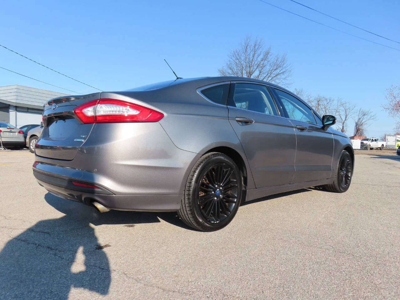 Used 2014 Ford Fusion SE w/ Equipment Group 202A image 2