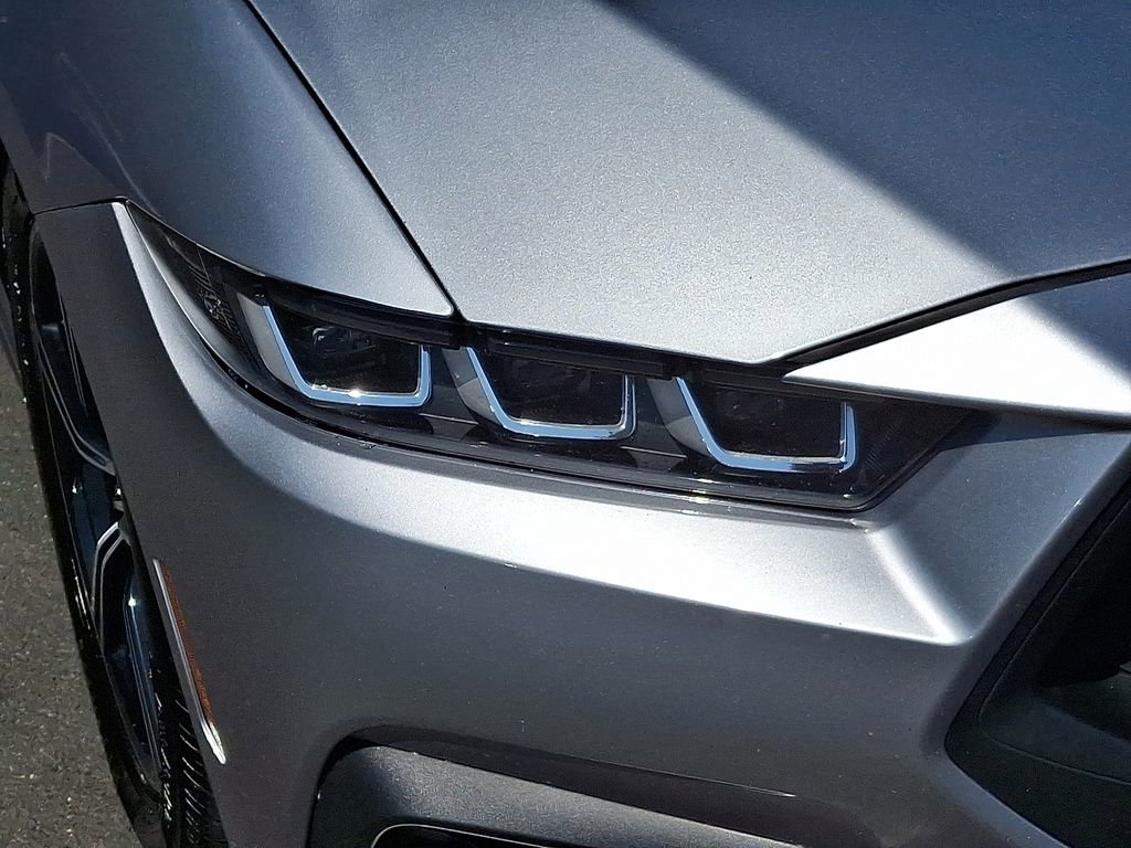 Used 2024 Ford Mustang Convertible image 10