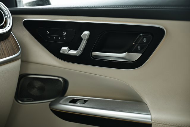 Used 2023 Mercedes-Benz GLC 300 GLC 300 image 40