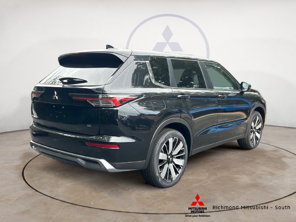 New 2026 Mitsubishi Outlander SE FWD image 3