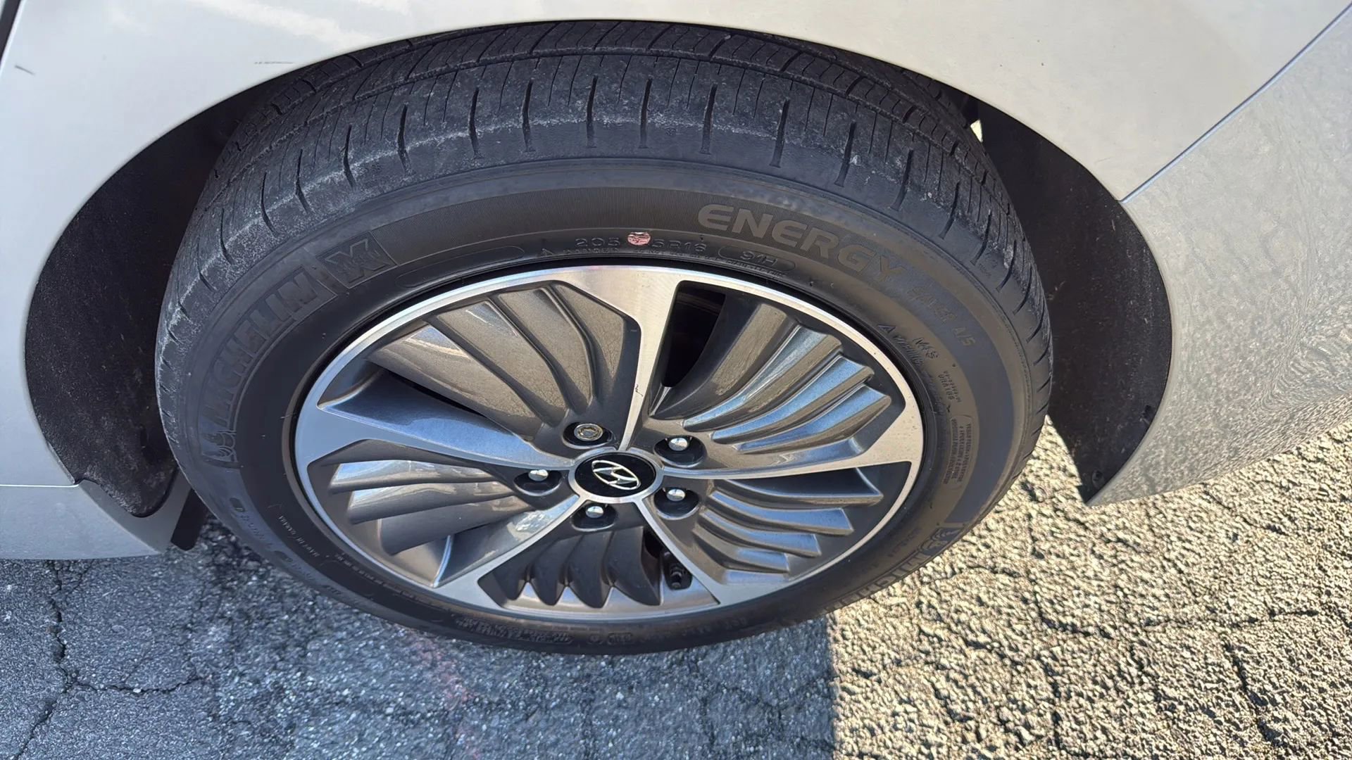 Used 2020 Hyundai Ioniq SEL image 9