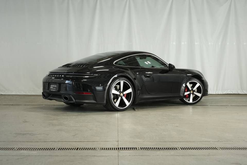 Certified 2025 Porsche 911 Carrera RWD image 7