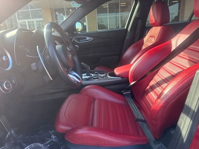 Used 2022 Alfa Romeo Giulia Veloce image 8