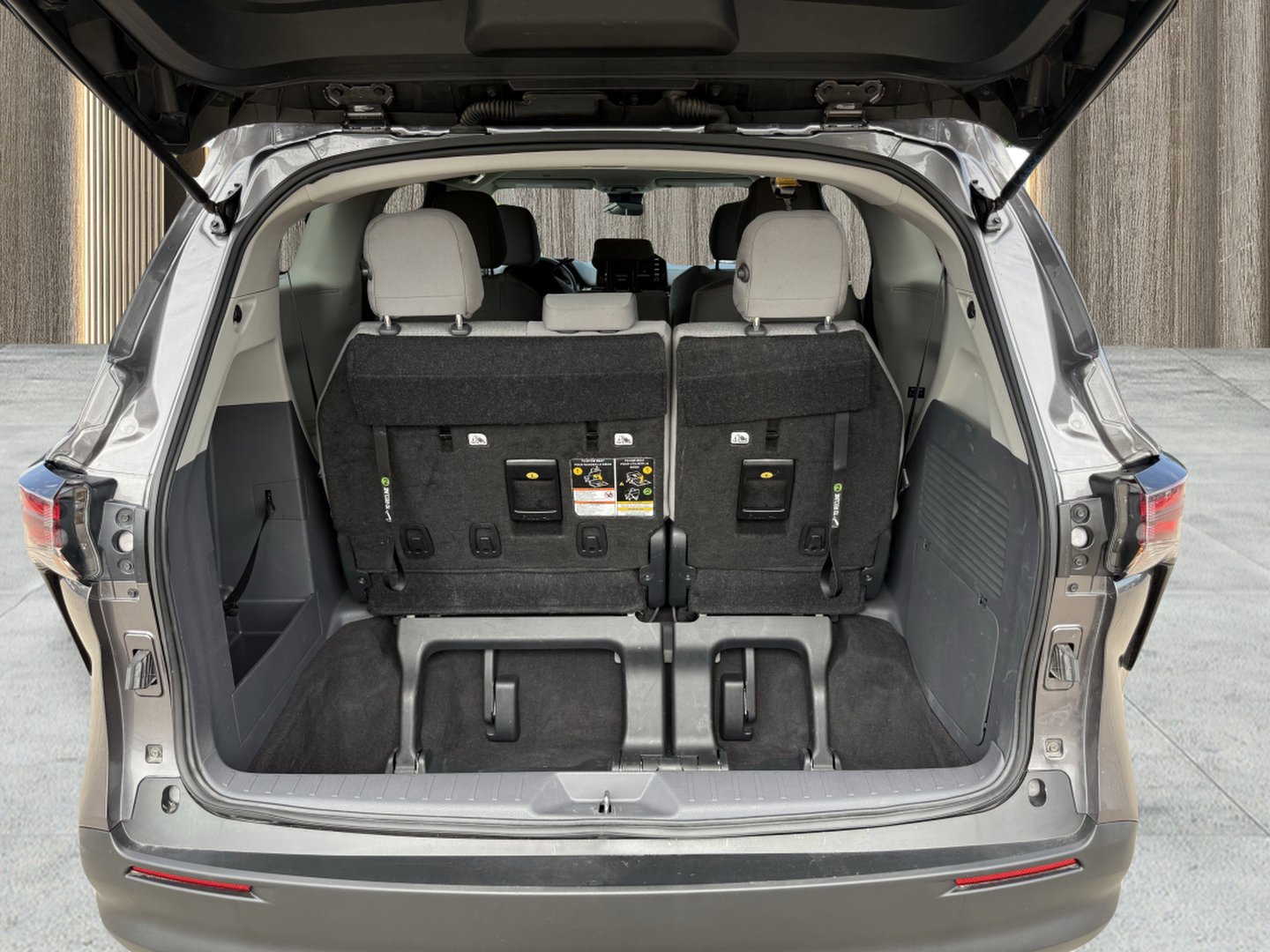 Used 2024 Toyota Sienna LE image 20