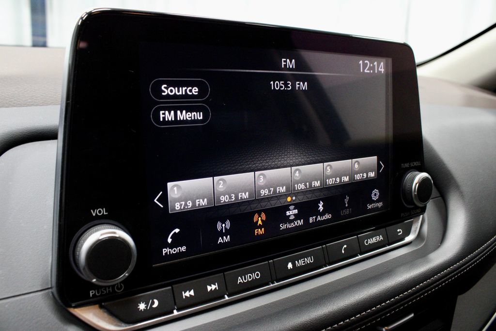 Used 2023 Nissan Rogue SV AWD/4WD image 3