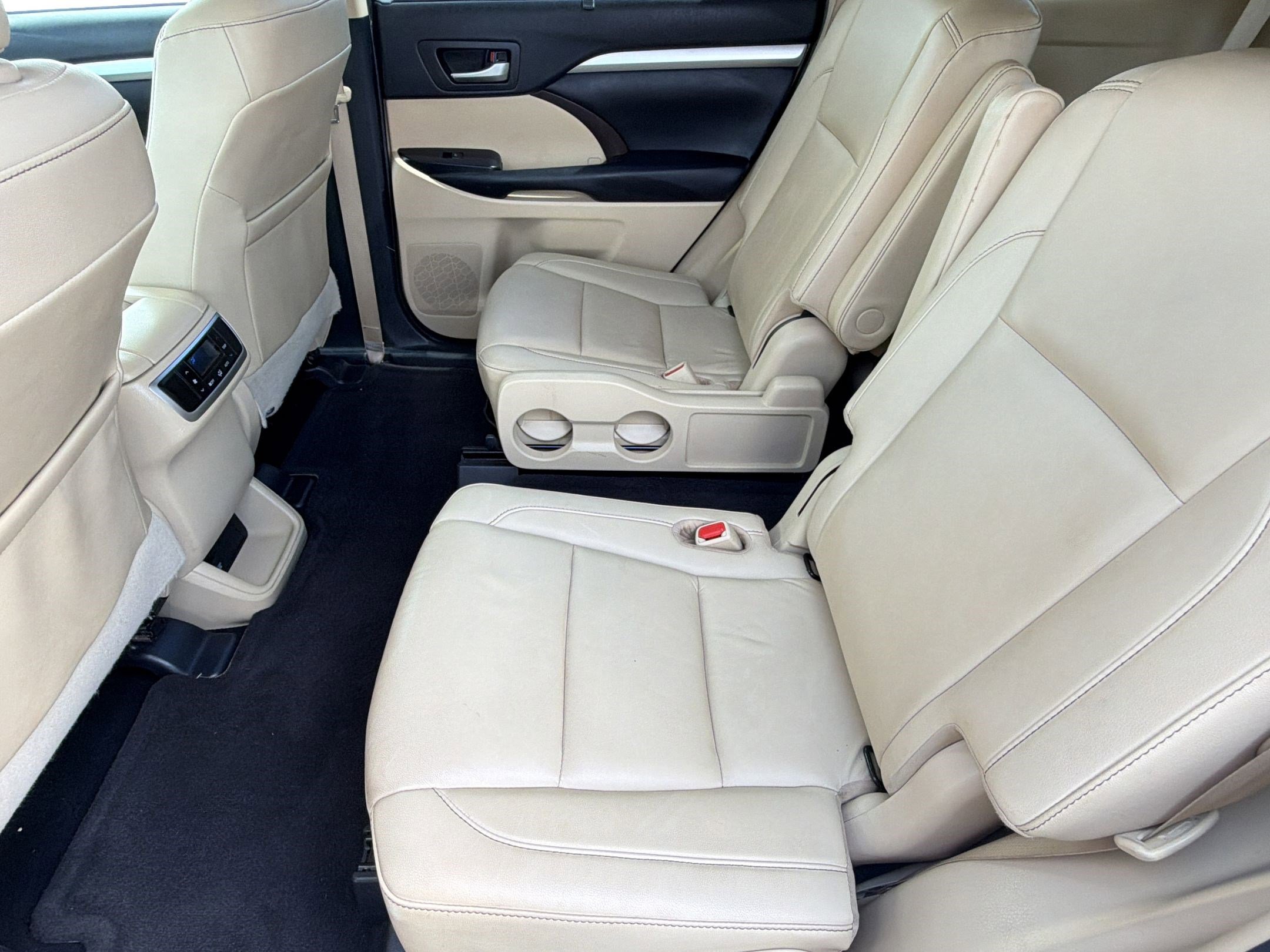 Used 2019 Toyota Highlander XLE image 28