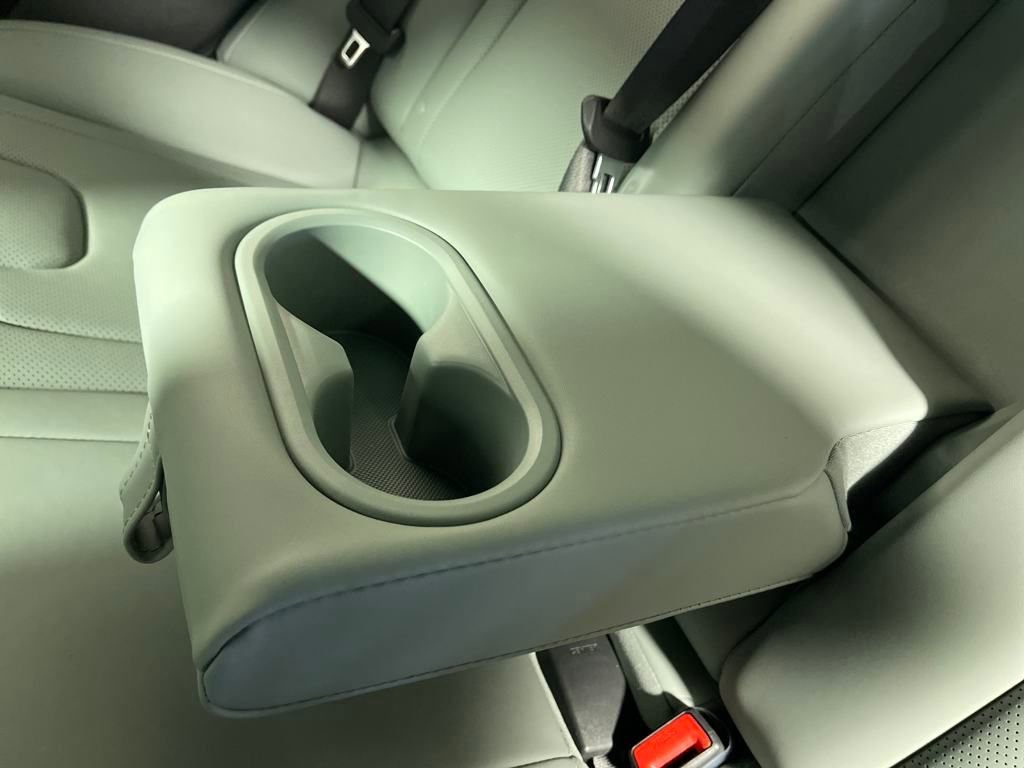 New 2025 Hyundai Elantra Limited image 30