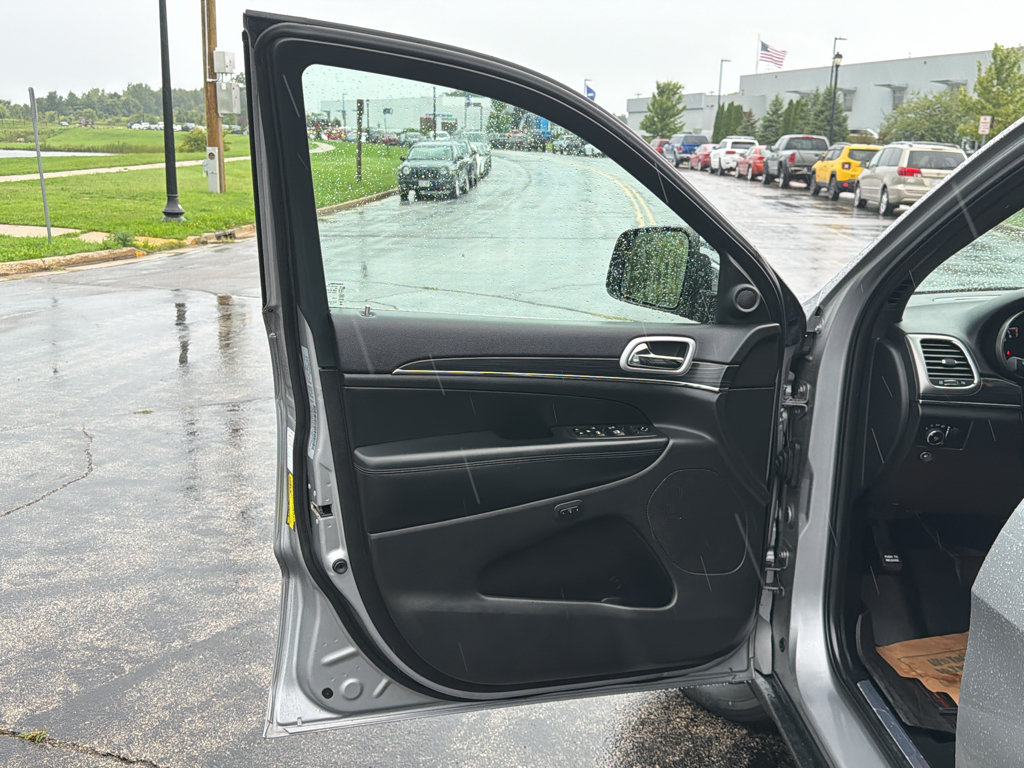 Used 2019 Jeep Grand Cherokee Limited AWD/4WD image 10