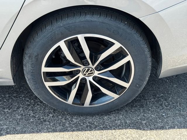 Used 2025 Volkswagen Jetta SE image 11