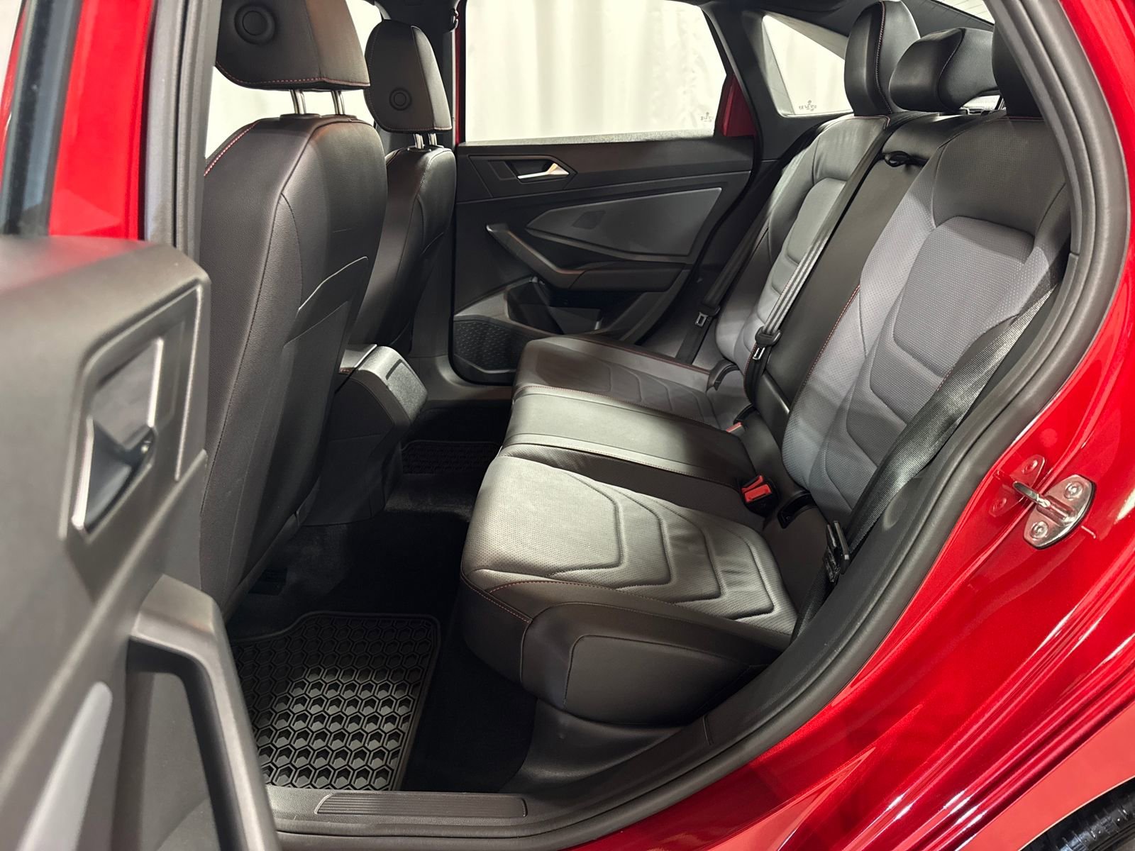 Used 2025 Volkswagen Jetta GLI Autobahn image 5