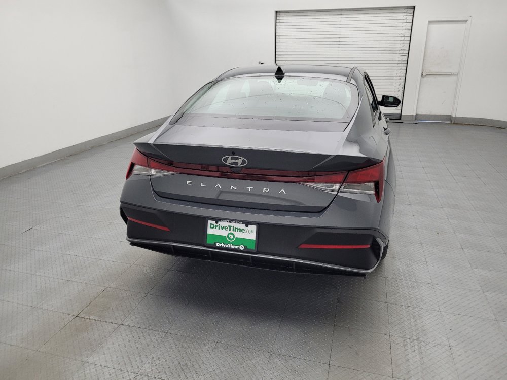 Used 2025 Hyundai Elantra SE FWD image 7