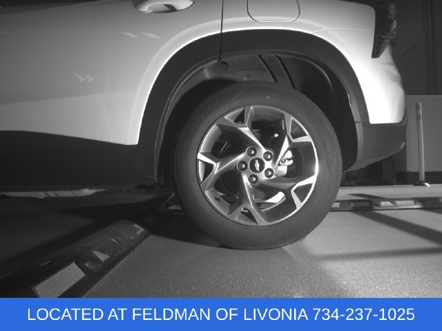 Used 2025 Chevrolet Trax LT w/ Driver Confidence Package FWD image 30