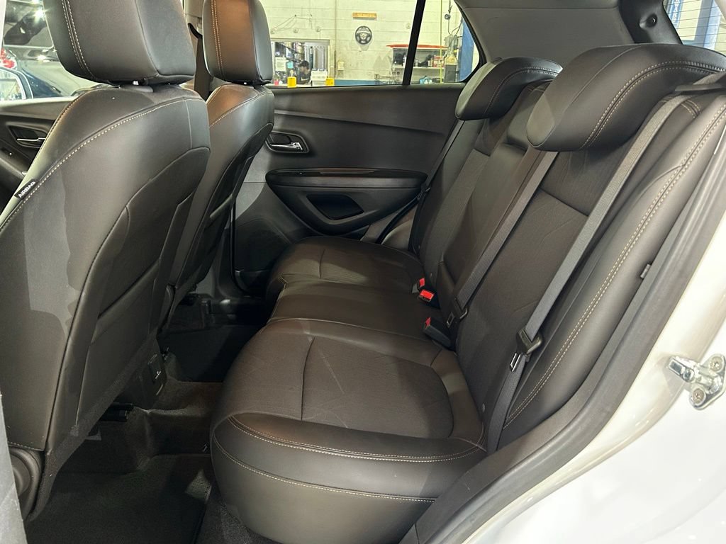 Used 2022 Chevrolet Trax LT w/ LT Convenience Package AWD/4WD image 33