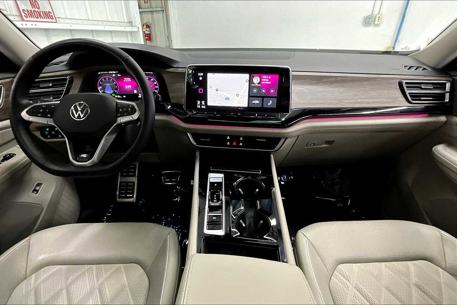 Used 2025 Volkswagen Atlas SEL Premium R-Line image 18