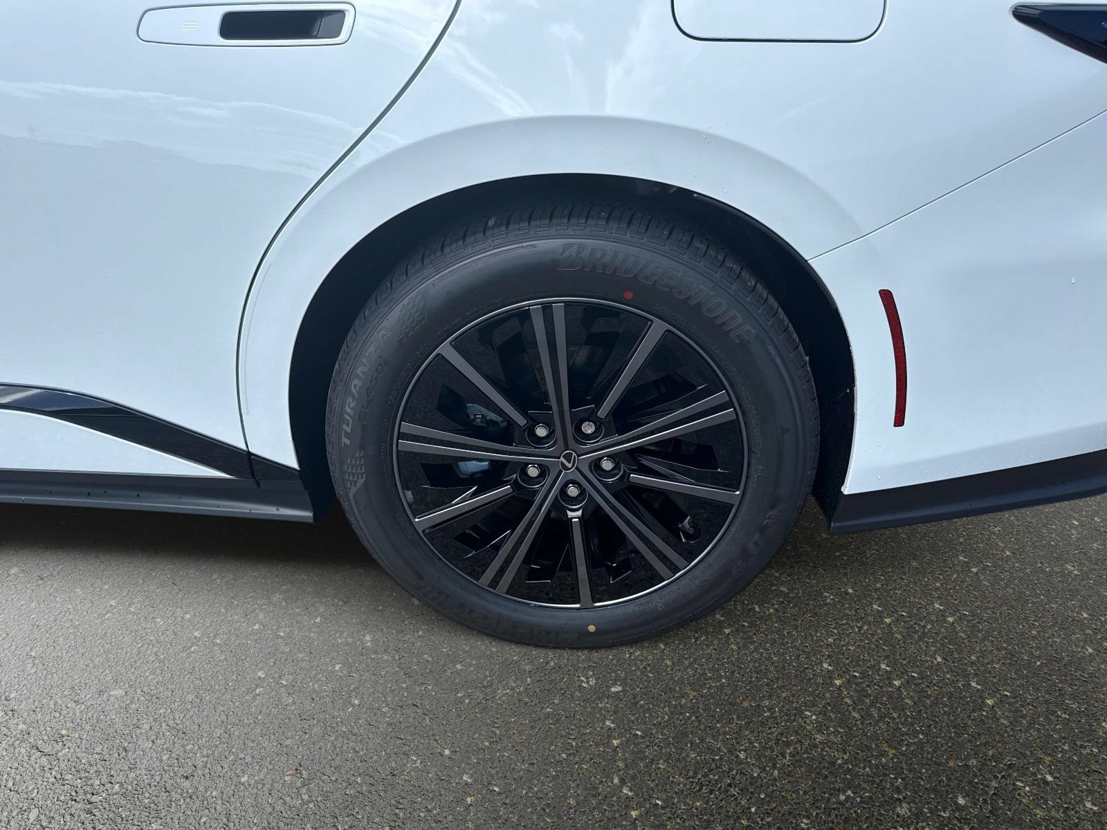 New 2026 Lexus ES 350h AWD w/ Cold Area Package image 10