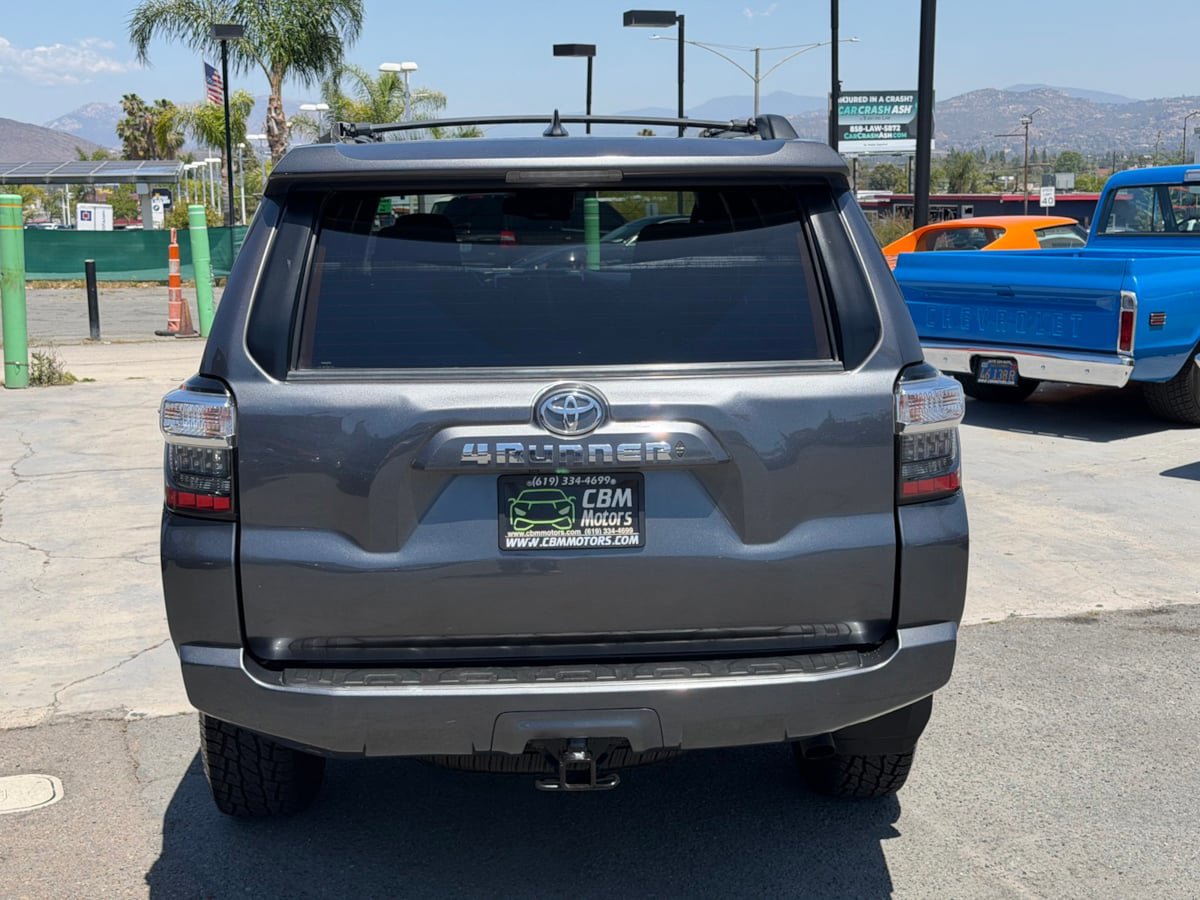 Used 2022 Toyota 4Runner SR5 AWD/4WD image 8