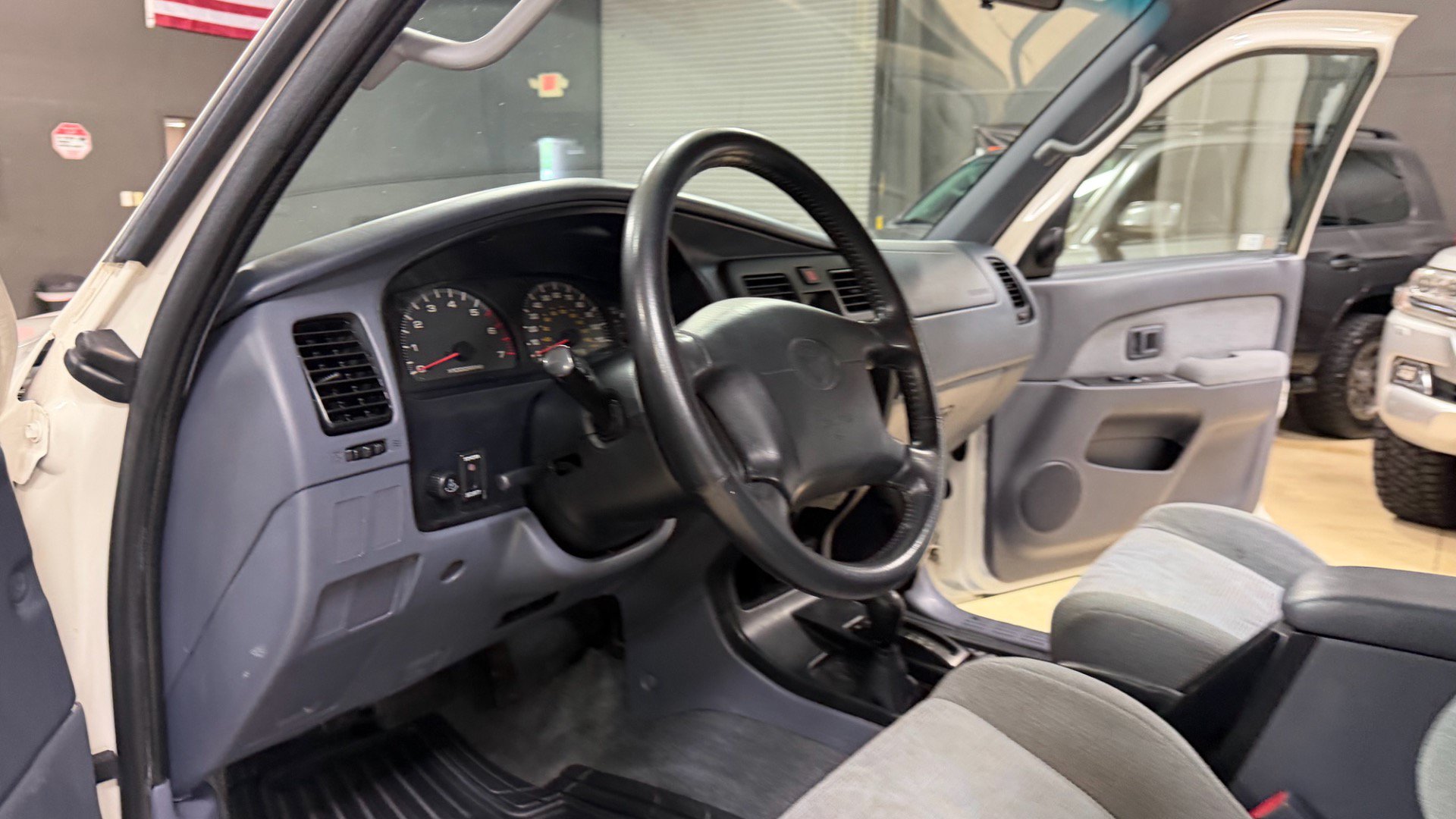 Used 2000 Toyota 4Runner SR5 w/ Upgrade Value Pkg 4 AWD/4WD image 26