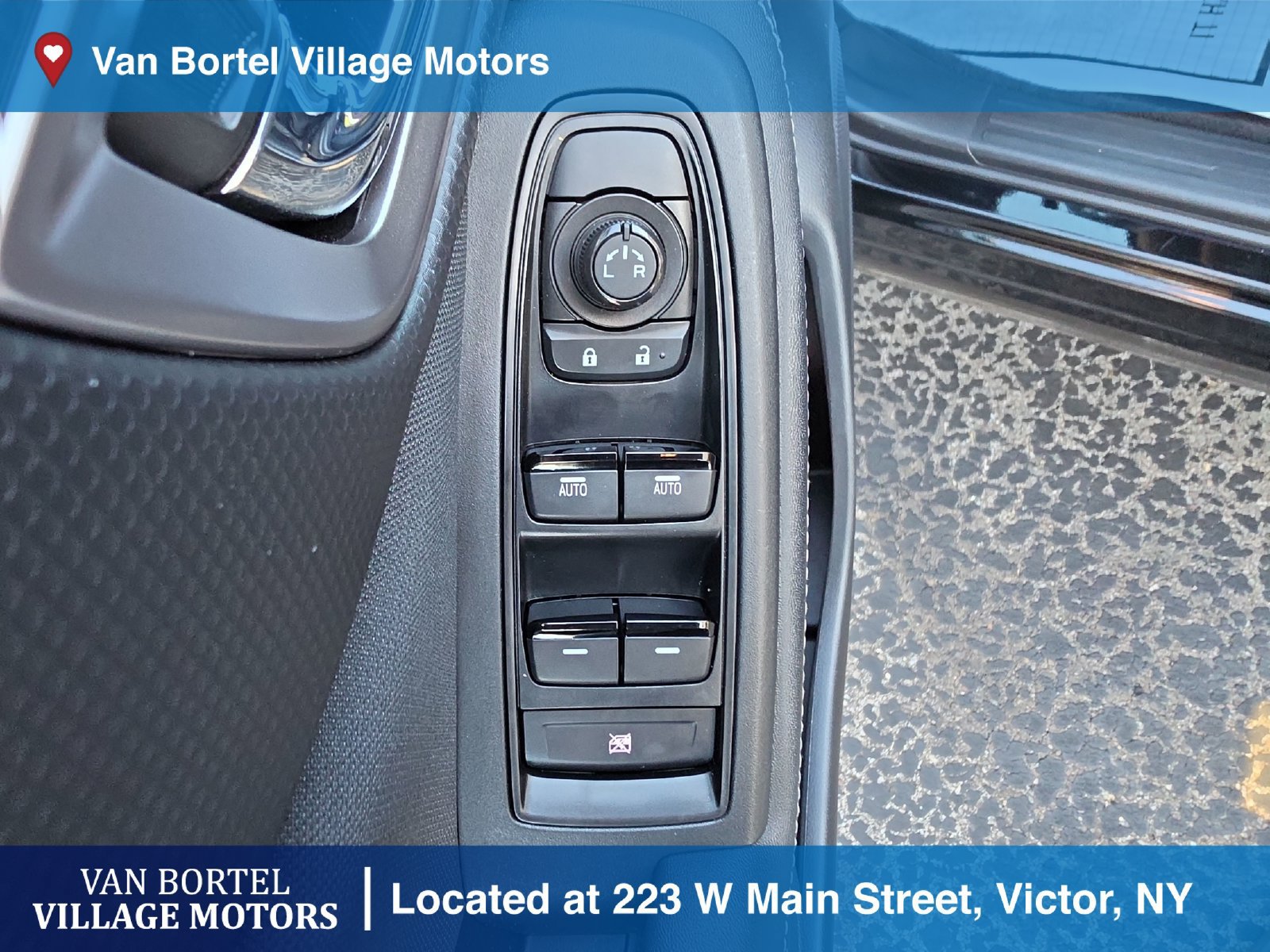Used 2023 Subaru Forester Premium AWD/4WD image 11