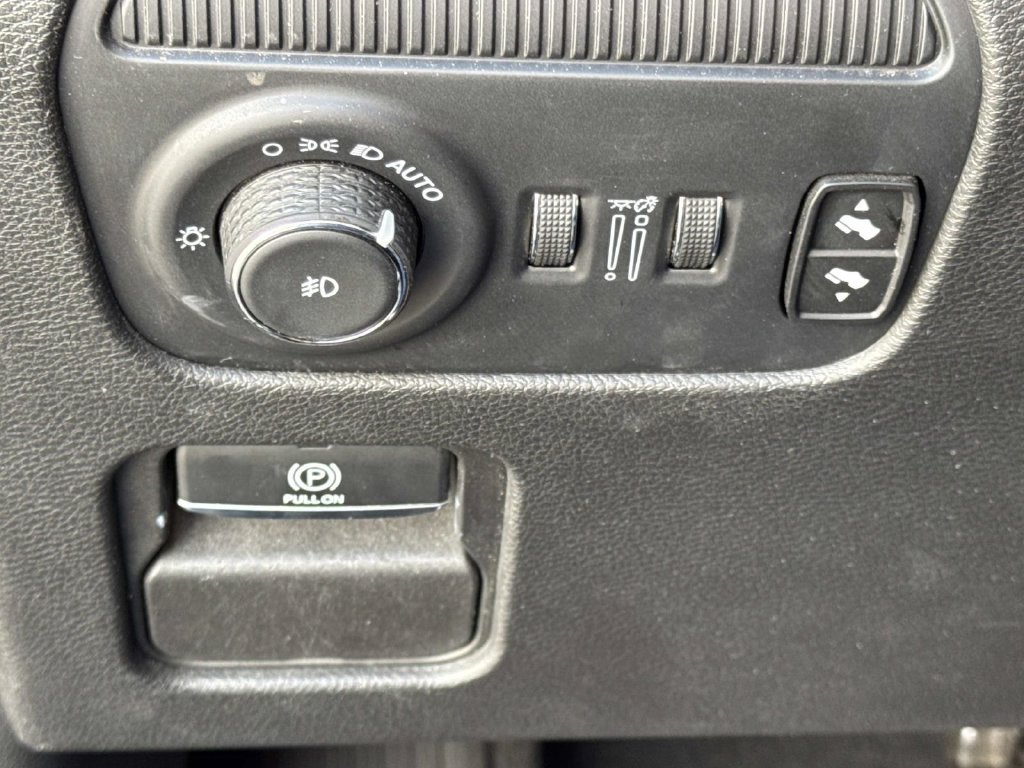 Used 2024 Jeep Wagoneer Series II RWD image 28