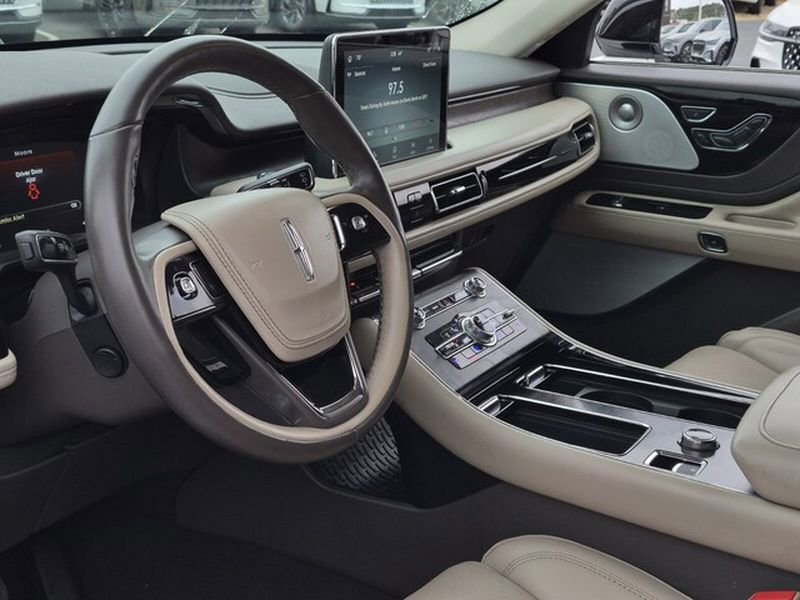 Used 2020 Lincoln Aviator Reserve w/ Equipment Group 202A image 12