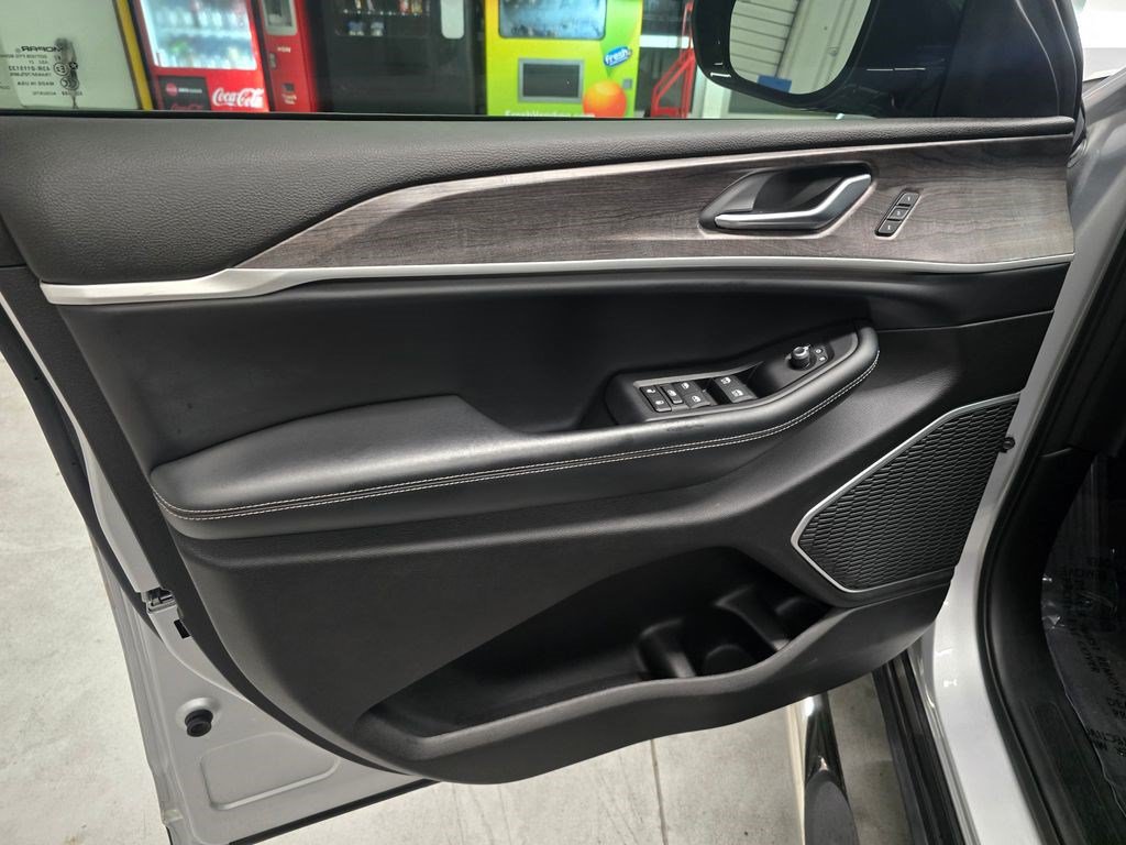 Used 2022 Jeep Grand Cherokee Limited RWD image 14