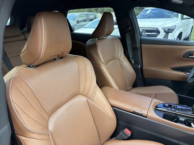 Certified 2025 Toyota Crown Signia AWD/4WD image 17