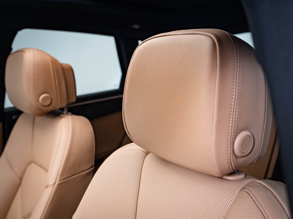 Certified 2025 Porsche Macan image 21