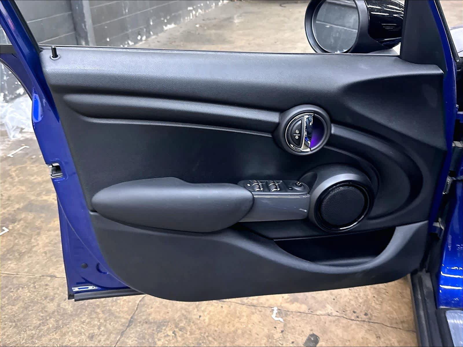 Used 2020 MINI Cooper 4-Door Hardtop FWD image 25