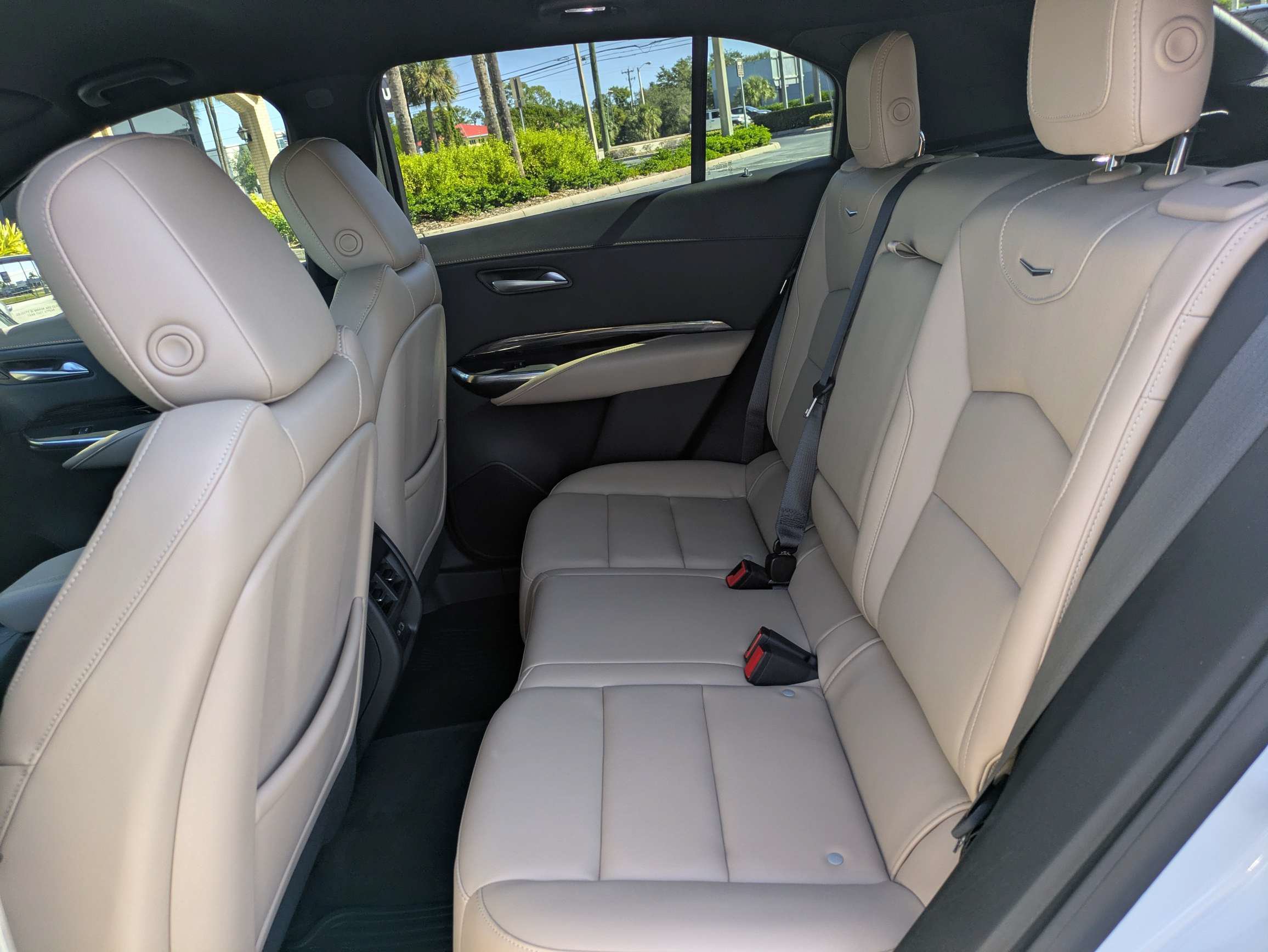 Used 2024 Cadillac XT4 Luxury w/ Cold Weather Package FWD image 11