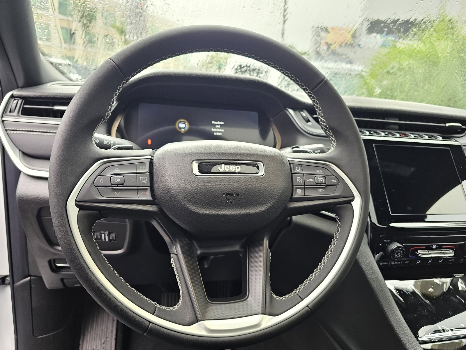 New 2025 Jeep Grand Cherokee L Laredo image 23