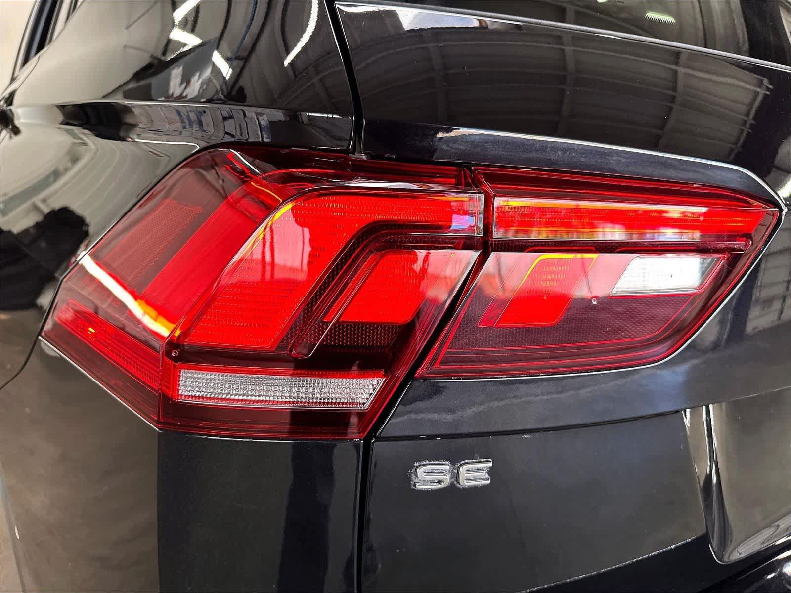 Used 2023 Volkswagen Tiguan SE w/ Panoramic Sunroof Package FWD image 27