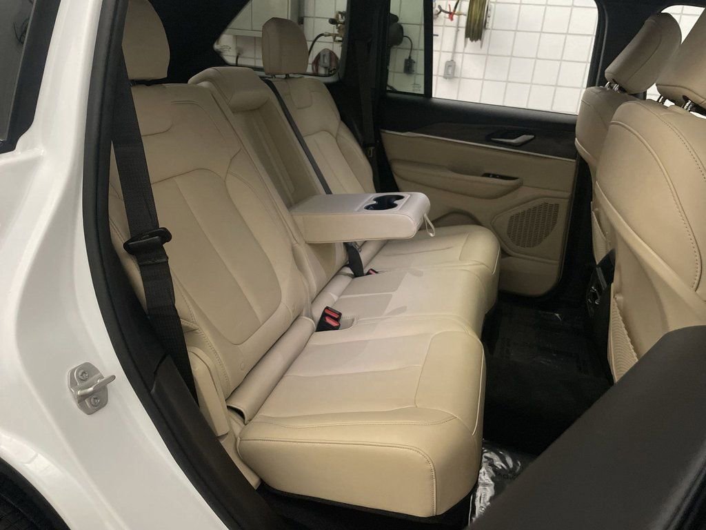 Used 2023 Jeep Grand Cherokee Limited image 20