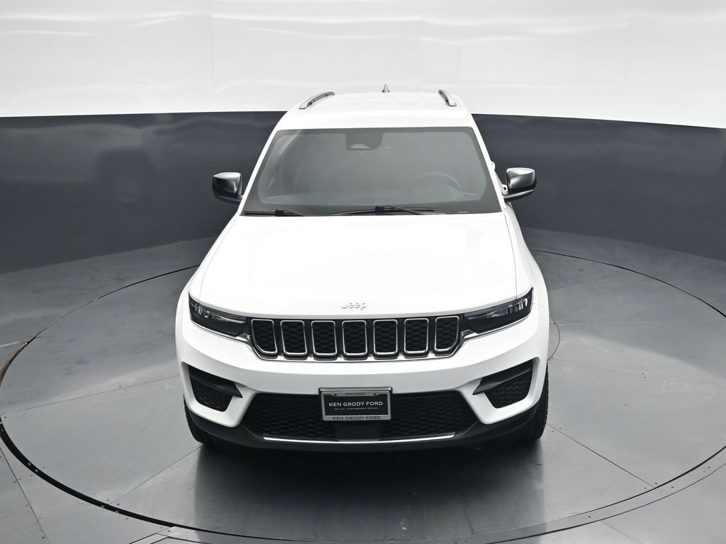 Used 2025 Jeep Grand Cherokee Laredo w/ Luxury Tech Group I AWD/4WD image 34