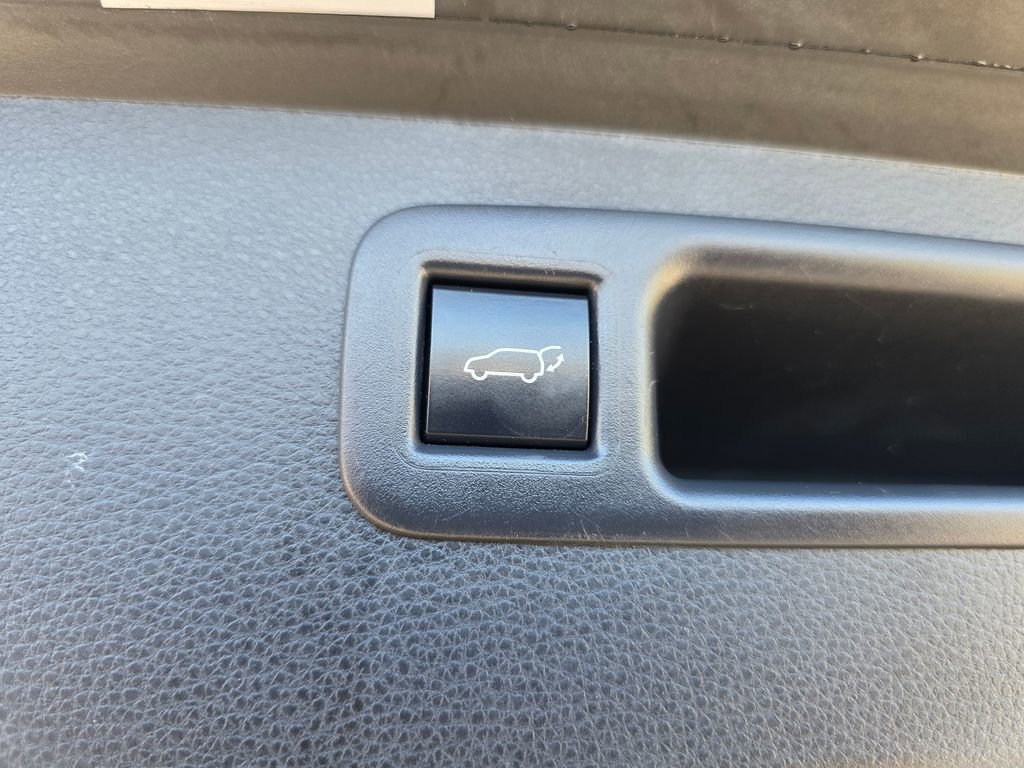 Used 2023 Toyota Highlander LE AWD/4WD image 13