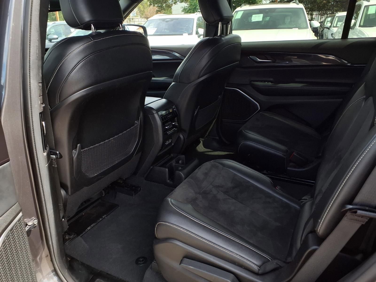 Used 2022 Jeep Grand Cherokee L Laredo image 18