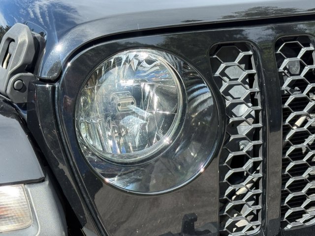 Used 2023 Jeep Gladiator Sport AWD/4WD image 9