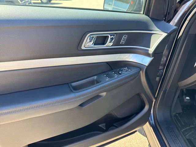 Used 2017 Ford Explorer XLT w/ Equipment Group 202A image 19