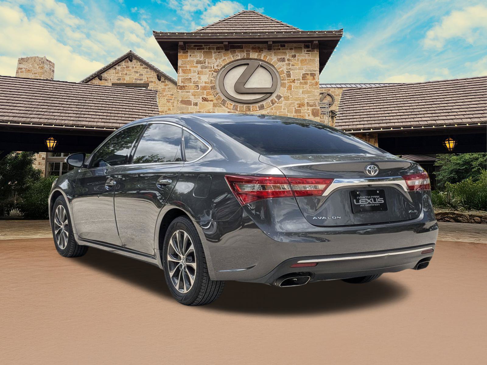 Used 2017 Toyota Avalon XLE Premium FWD image 3