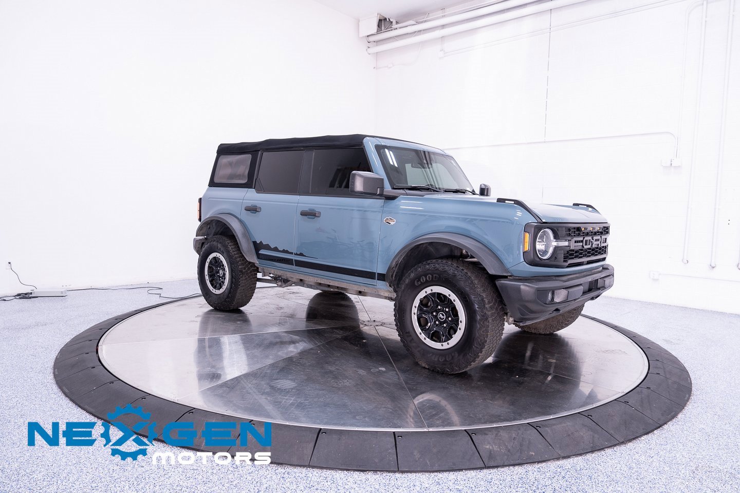 Used 2022 Ford Bronco Wildtrak image 2