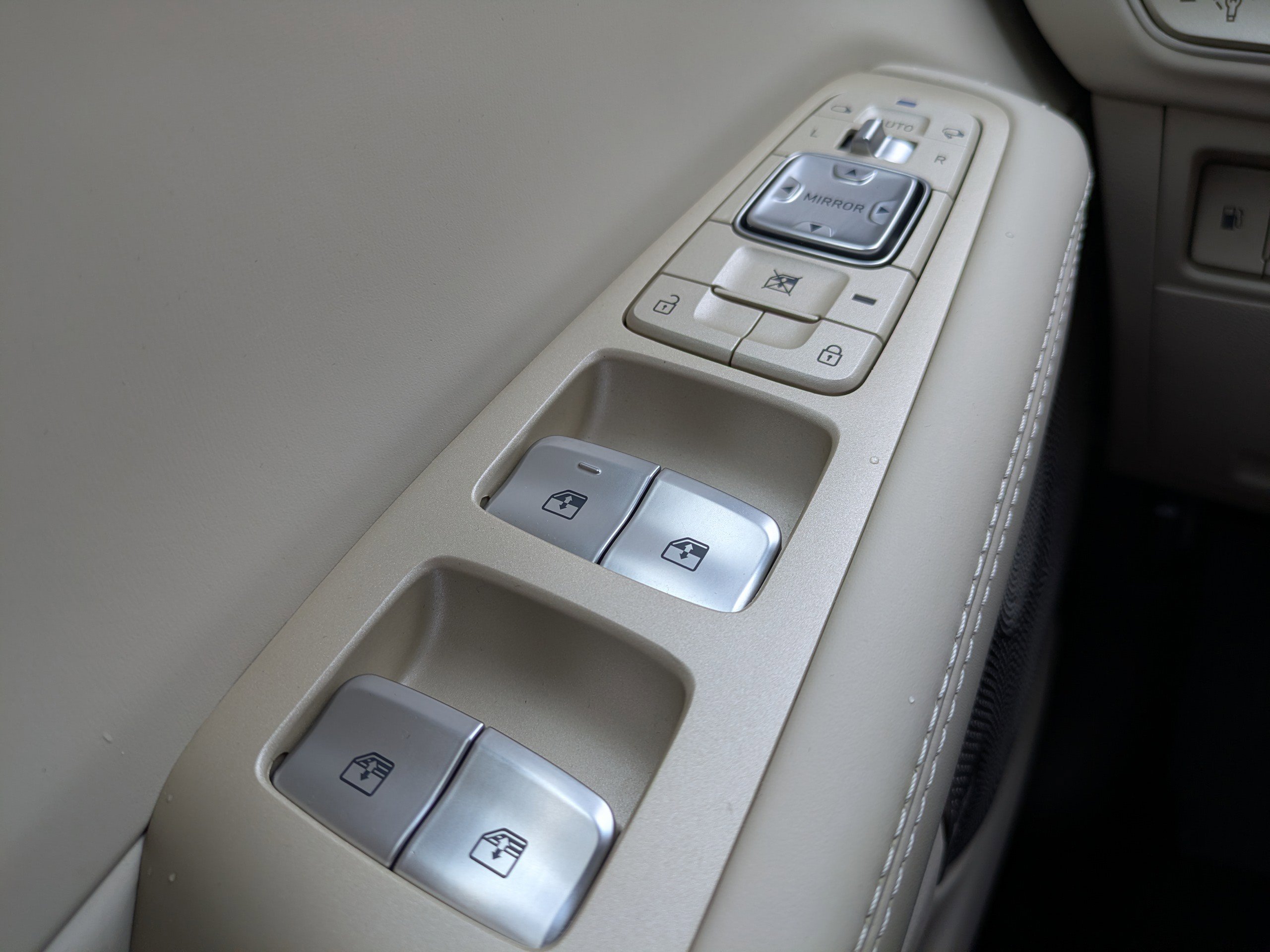 Used 2018 Genesis G90 5.0 Ultimate image 21