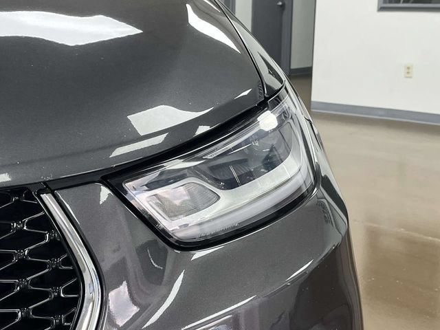 Used 2021 Chrysler Pacifica Touring w/ Cold Weather Group FWD image 10
