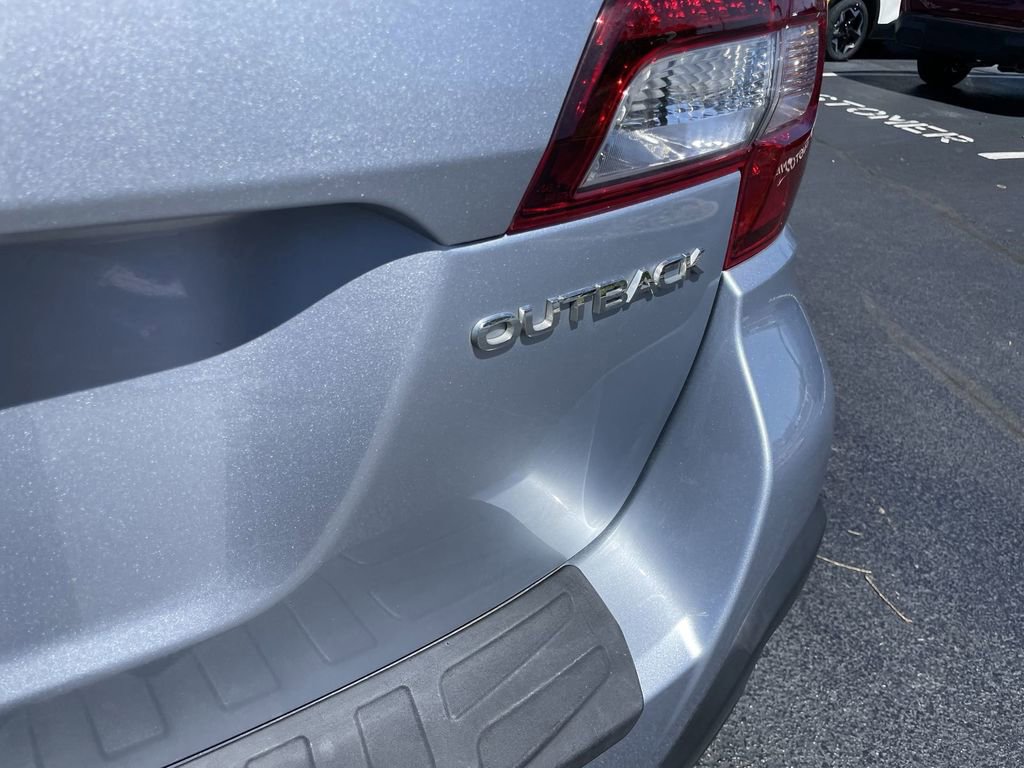 Used 2018 Subaru Outback 2.5i Limited AWD/4WD image 6
