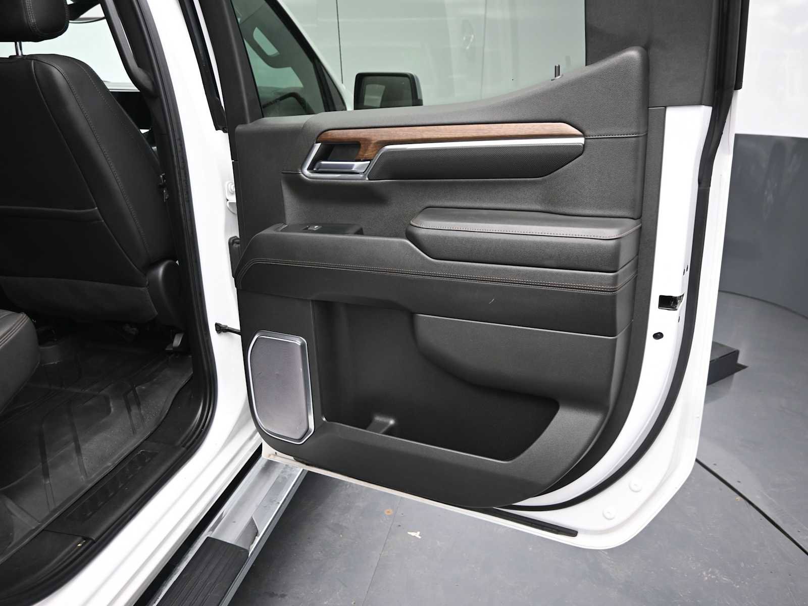 Used 2023 Chevrolet Silverado 1500 High Country w/ High Country Premium Package image 43