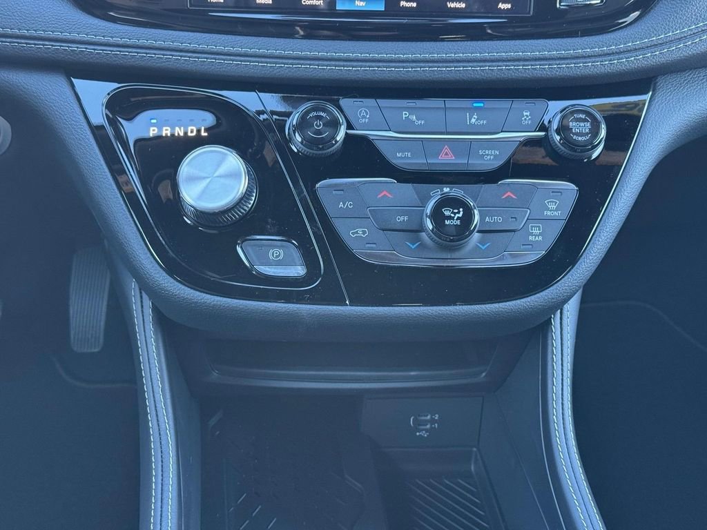 New 2026 Chrysler Pacifica Limited w/ S Appearance Package image 17
