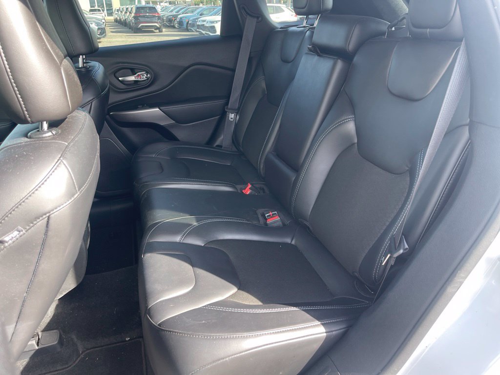 Used 2021 Jeep Cherokee Latitude Plus FWD image 7