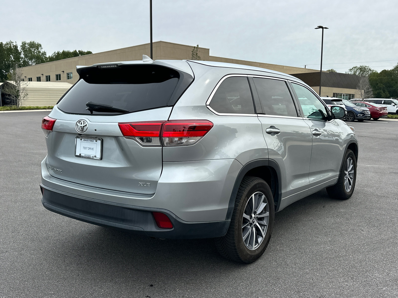 Used 2018 Toyota Highlander XLE FWD image 8