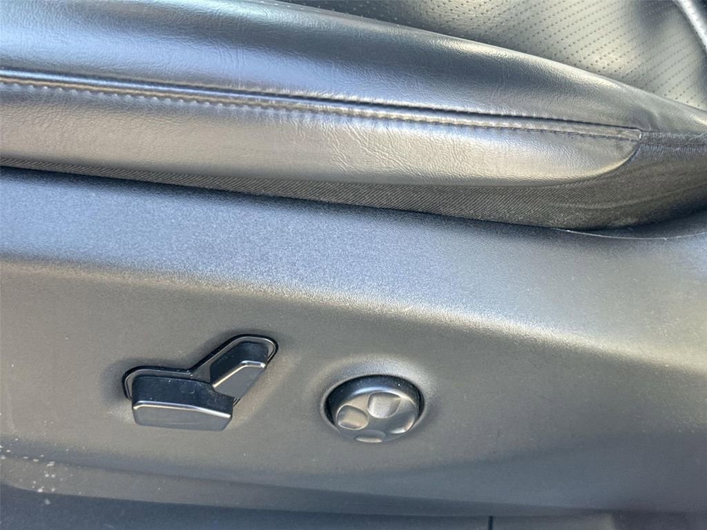 Used 2023 Chrysler Pacifica Touring-L image 32