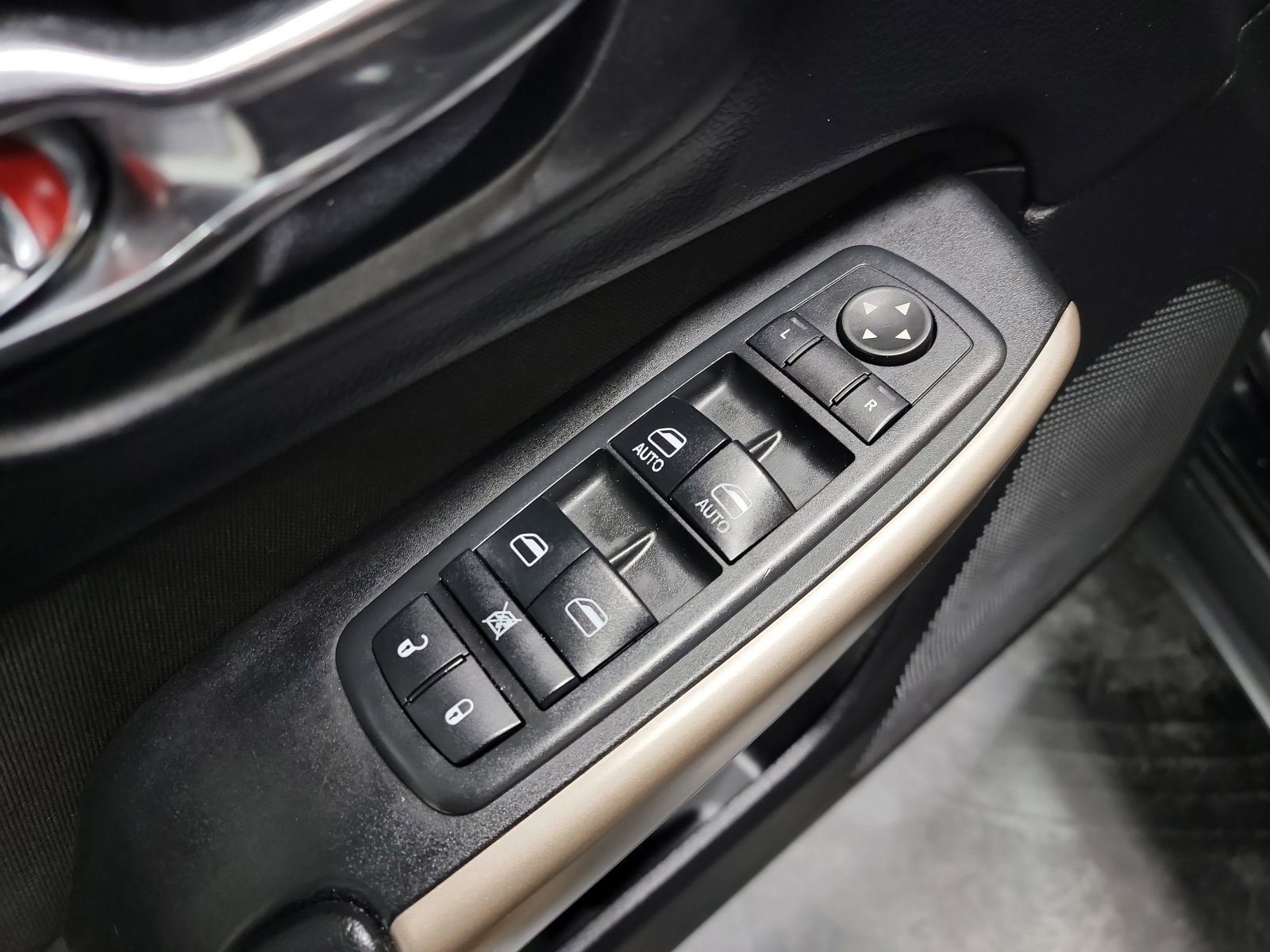 Used 2017 Jeep Cherokee Latitude w/ Safety/Convenience Group image 14