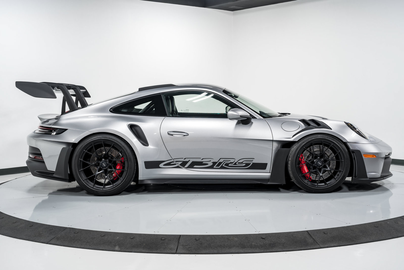 Used 2025 Porsche 911 GT3 RS RWD image 2