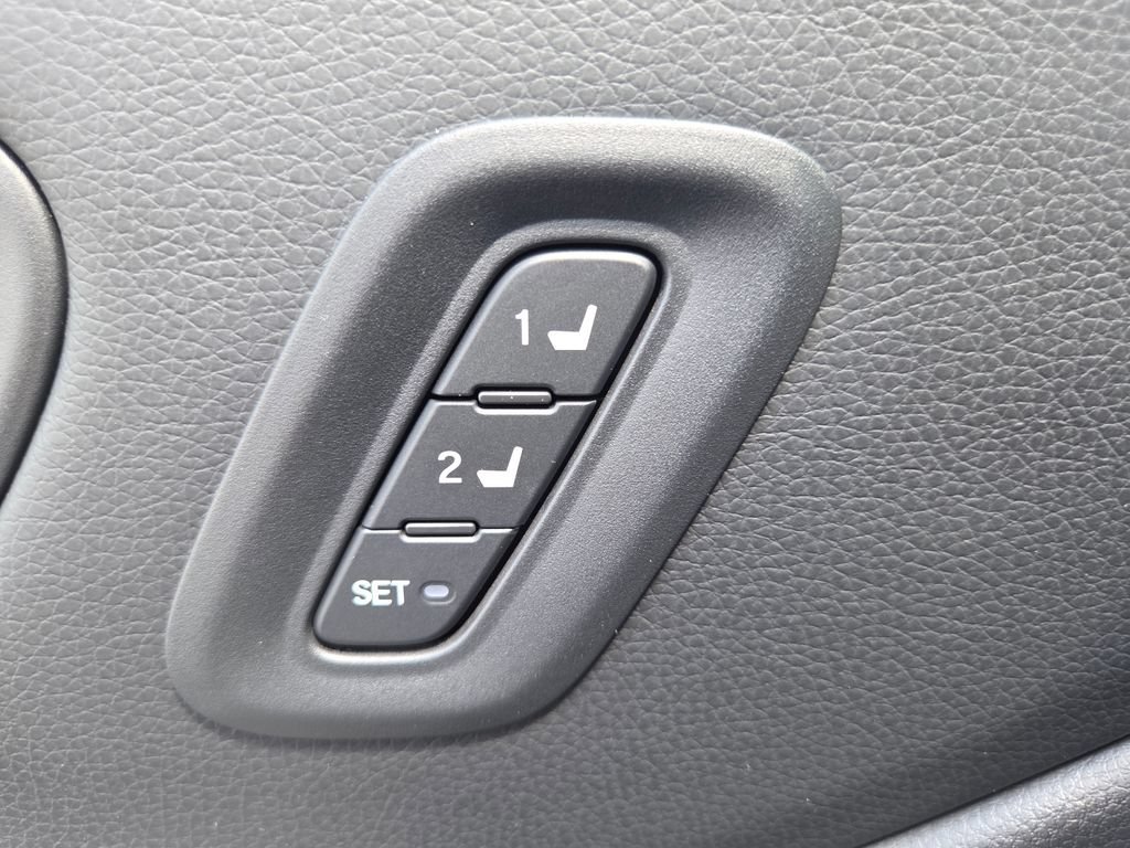 Used 2025 Honda Pilot Elite image 37